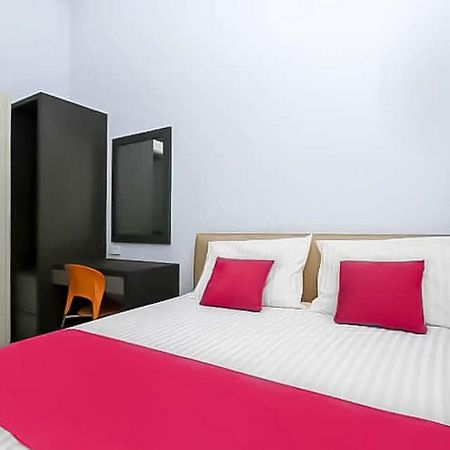 Reddoorz Near Stasiun Lawang Hotel Luaran gambar
